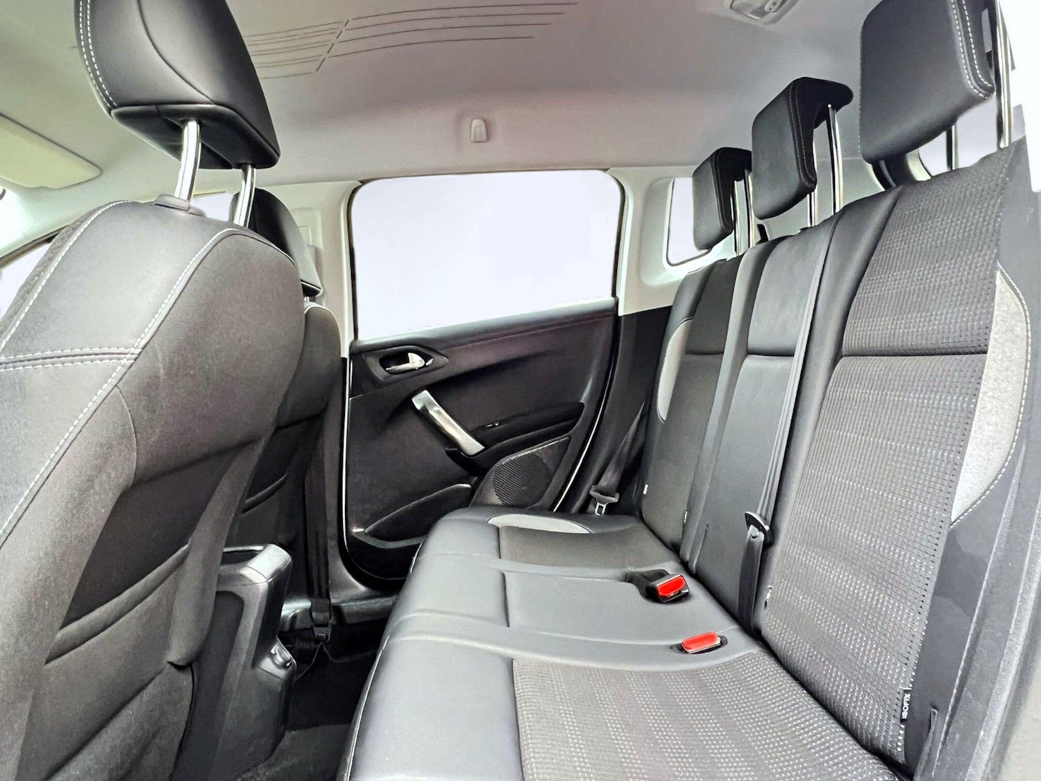 Used Peugeot 2008 2016 for sale - 76748522: Photo 17