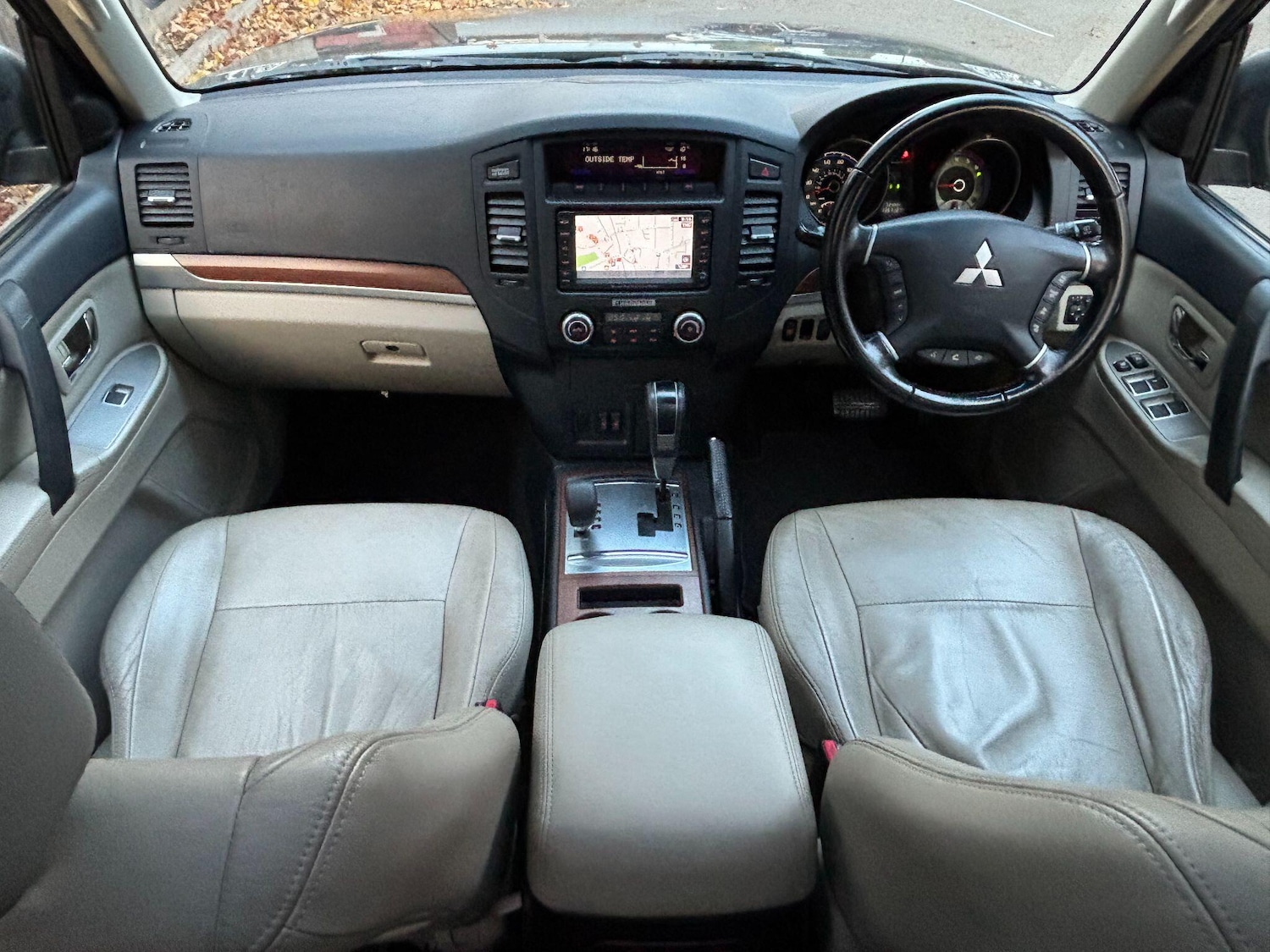 Used Mitsubishi Shogun 2011 for sale - 76398301: Photo 11