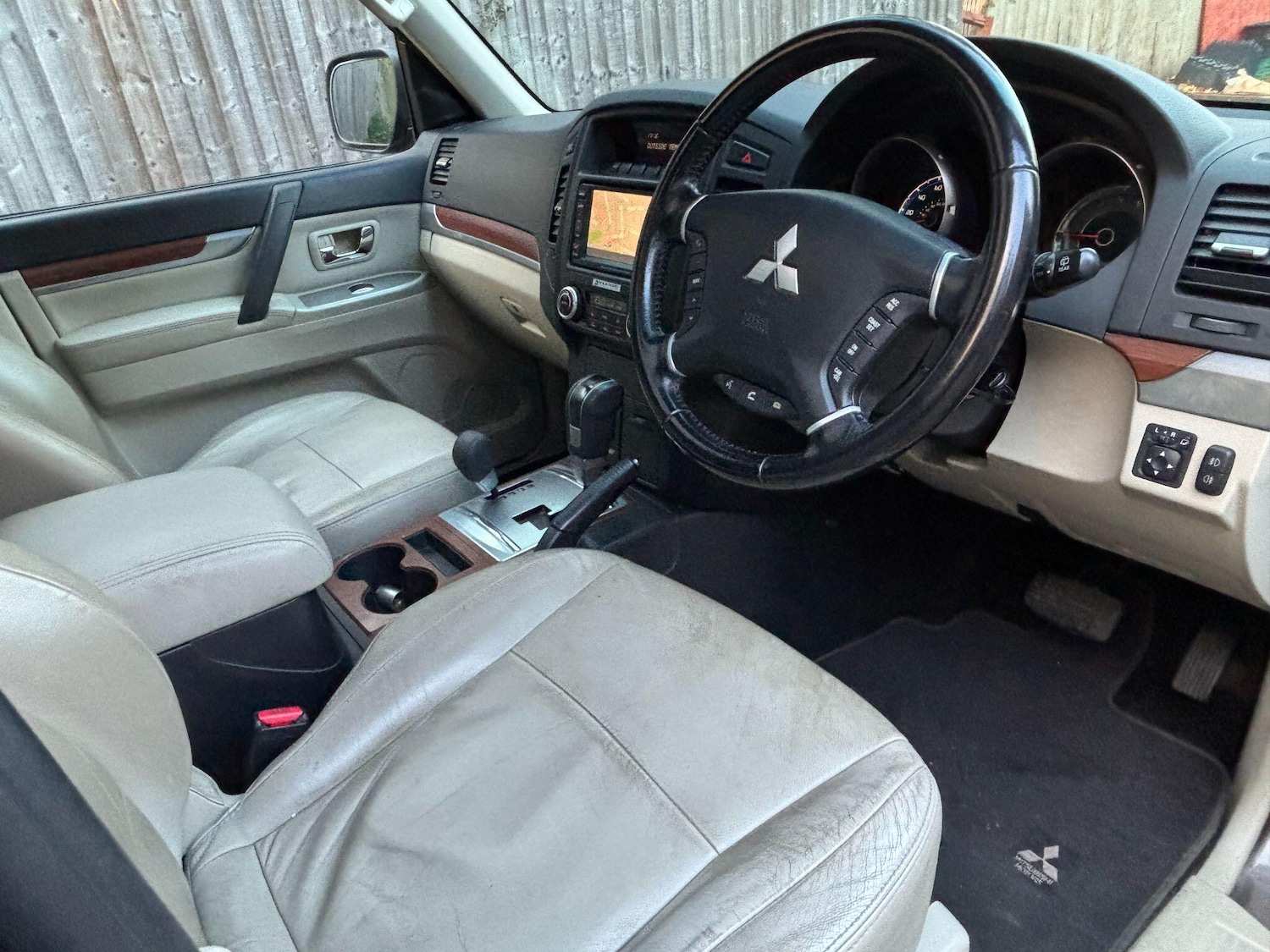 Used Mitsubishi Shogun 2011 for sale - 76398301: Photo 13