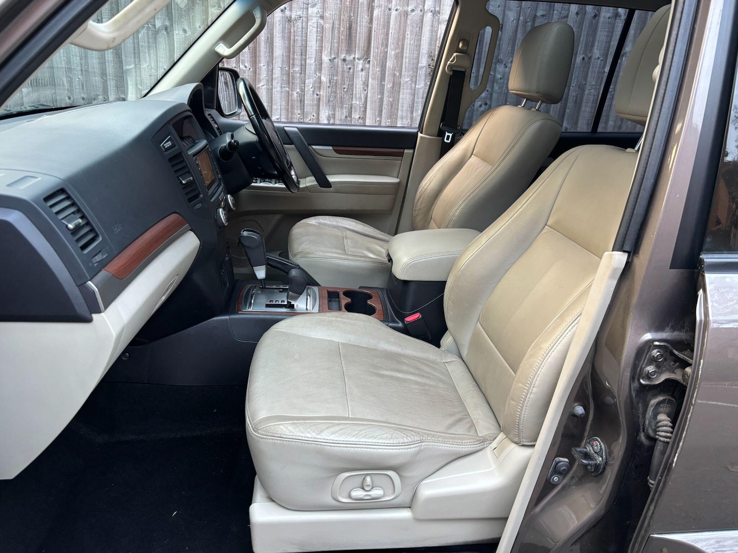 Used Mitsubishi Shogun 2011 for sale - 76398301: Photo 14