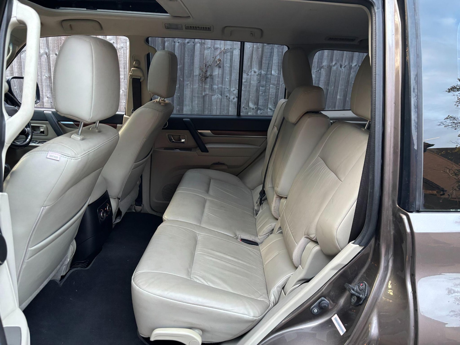 Used Mitsubishi Shogun 2011 for sale - 76398301: Photo 15