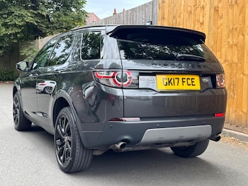 Used Land Rover Discovery Sport 2017 for sale - 79225008: Photo