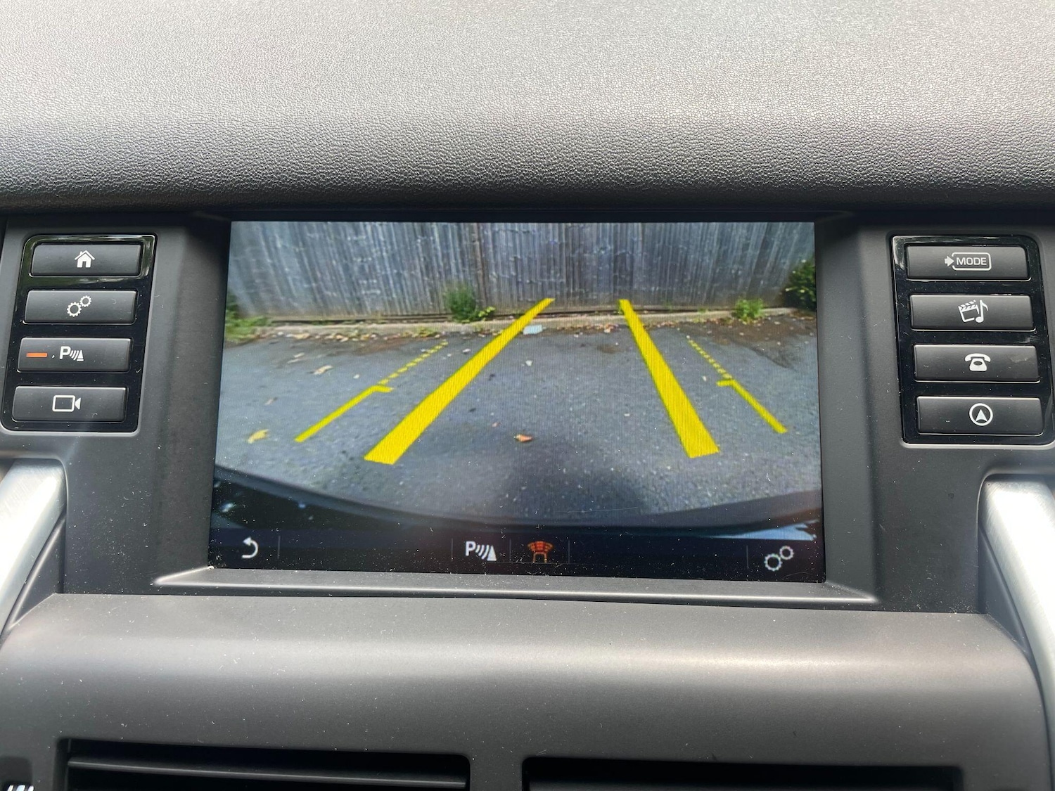 Used Land Rover Discovery Sport 2017 for sale - 76094506: Photo 14