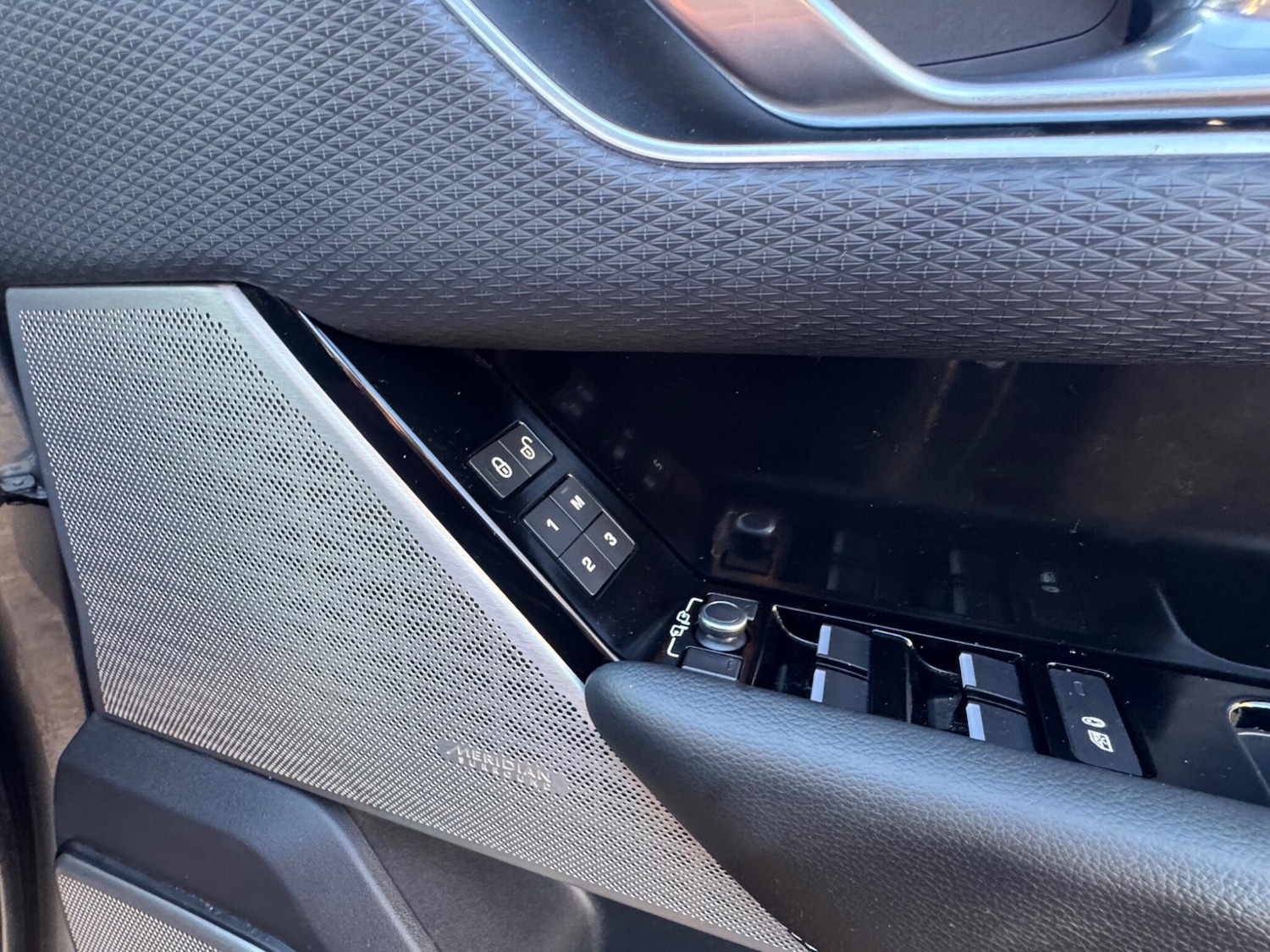 Used Land Rover Range Rover Velar 2017 for sale - 76666722: Photo 19