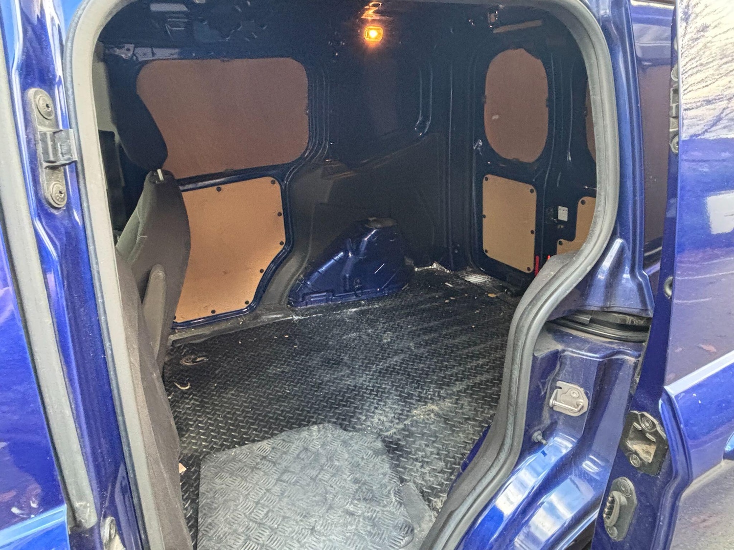 Used Ford Transit Courier 2017 for sale - 76513022: Photo 10