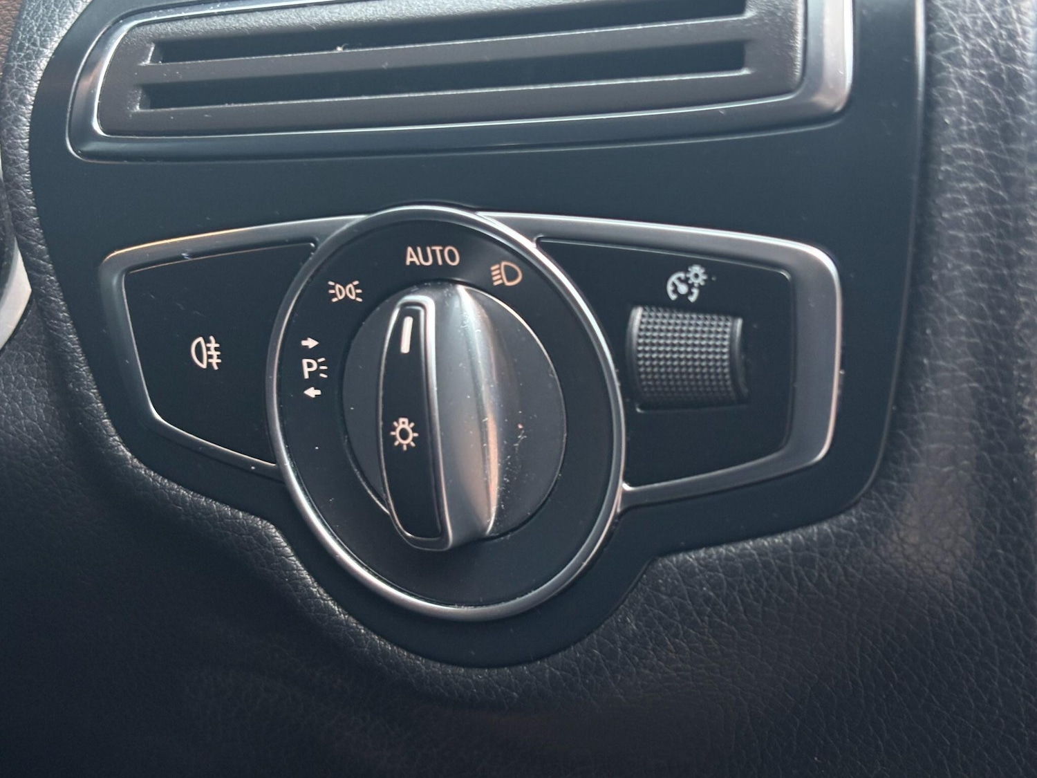 Used Mercedes-Benz GLC 2018 for sale - 76619912: Photo 18