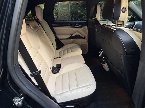 Used Porsche Cayenne 2016 for sale - 76136968: Photo 16