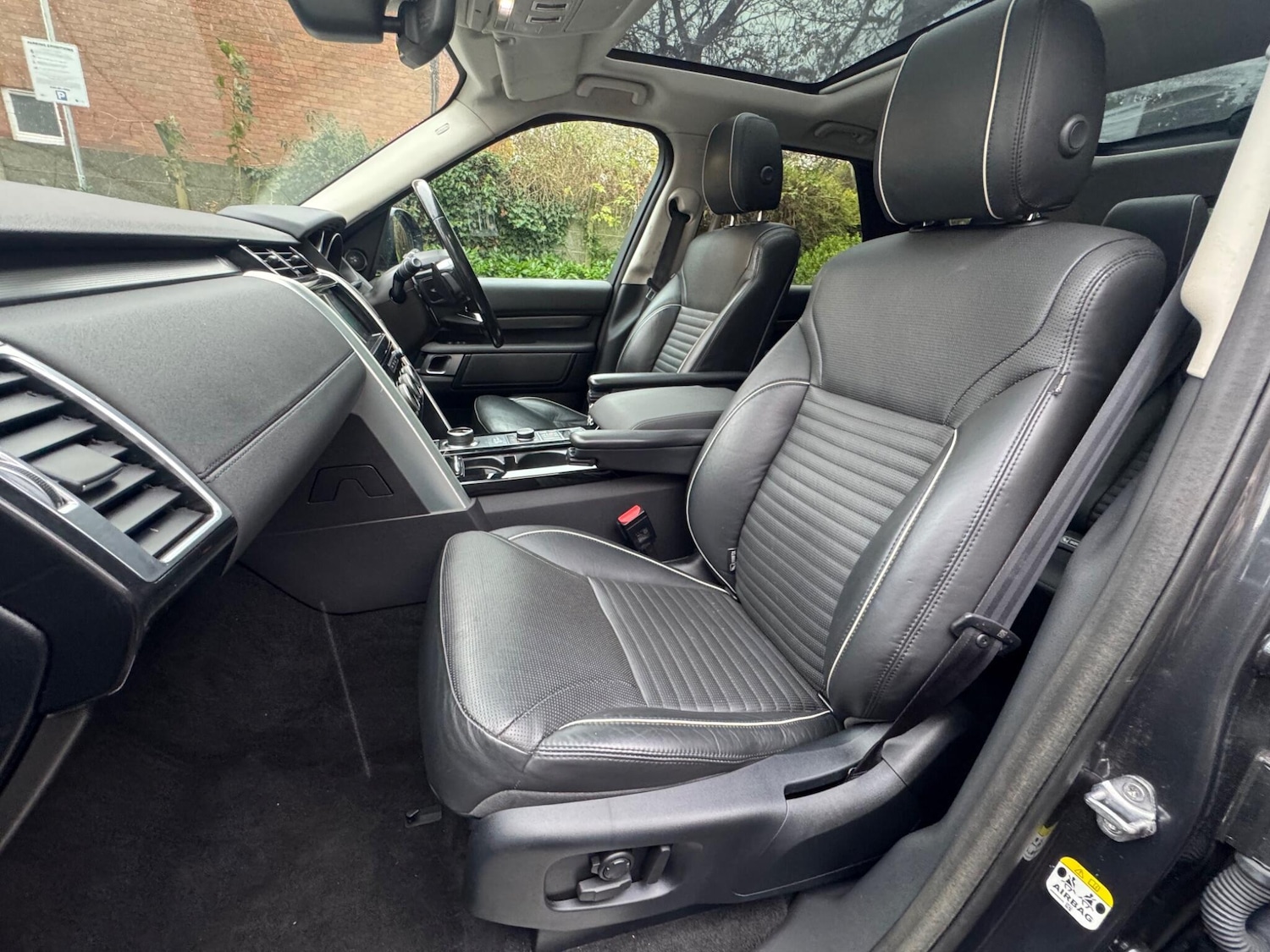 Used Land Rover Discovery 2017 for sale - 76743071: Photo 16