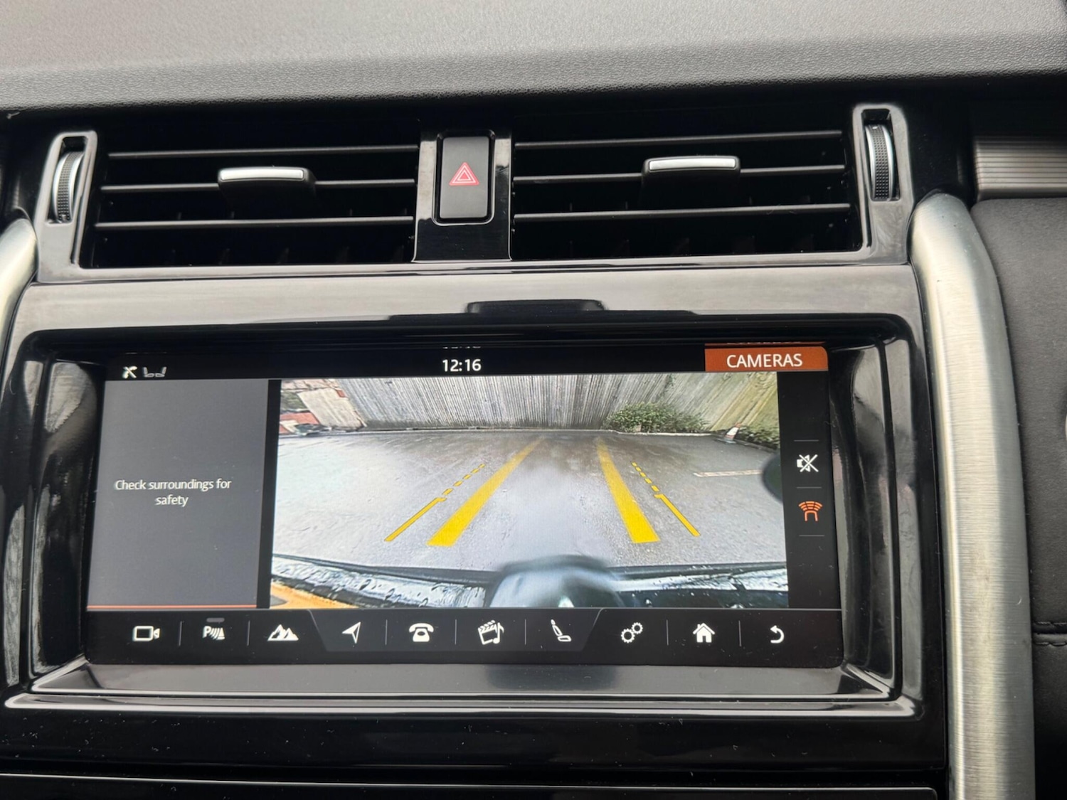 Used Land Rover Discovery 2017 for sale - 76743071: Photo 19