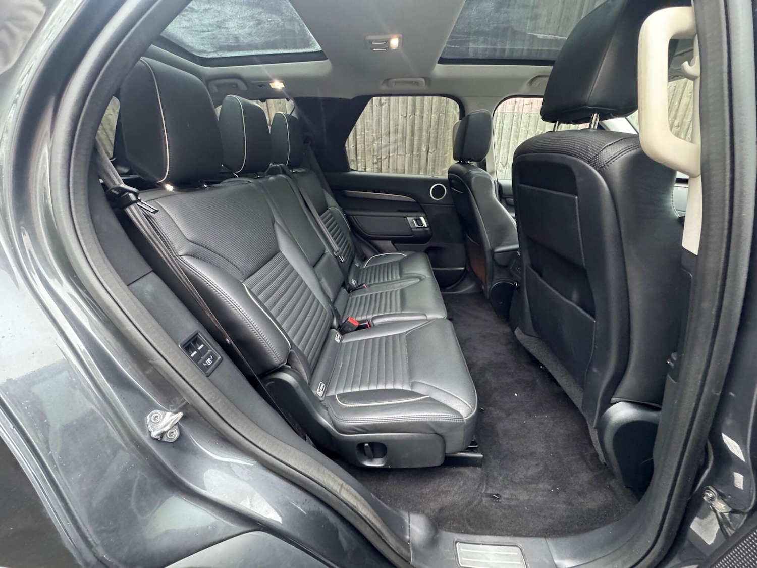 Used Land Rover Discovery 2017 for sale - 76743071: Photo 22