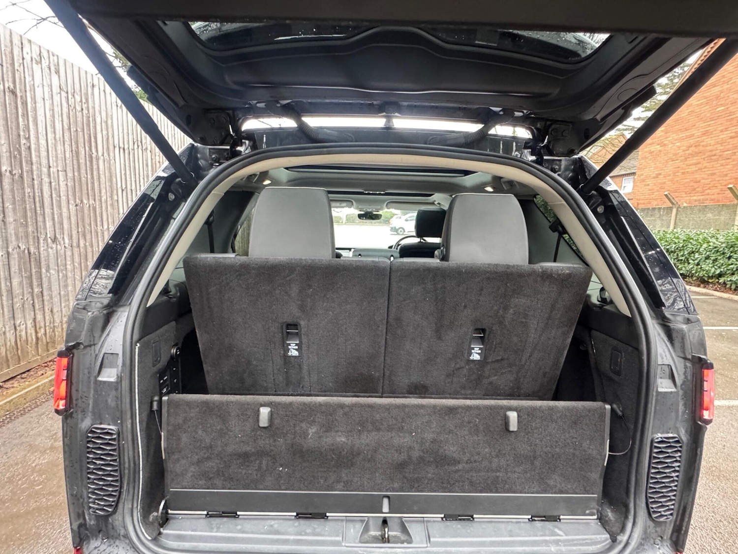 Used Land Rover Discovery 2017 for sale - 76743071: Photo 30