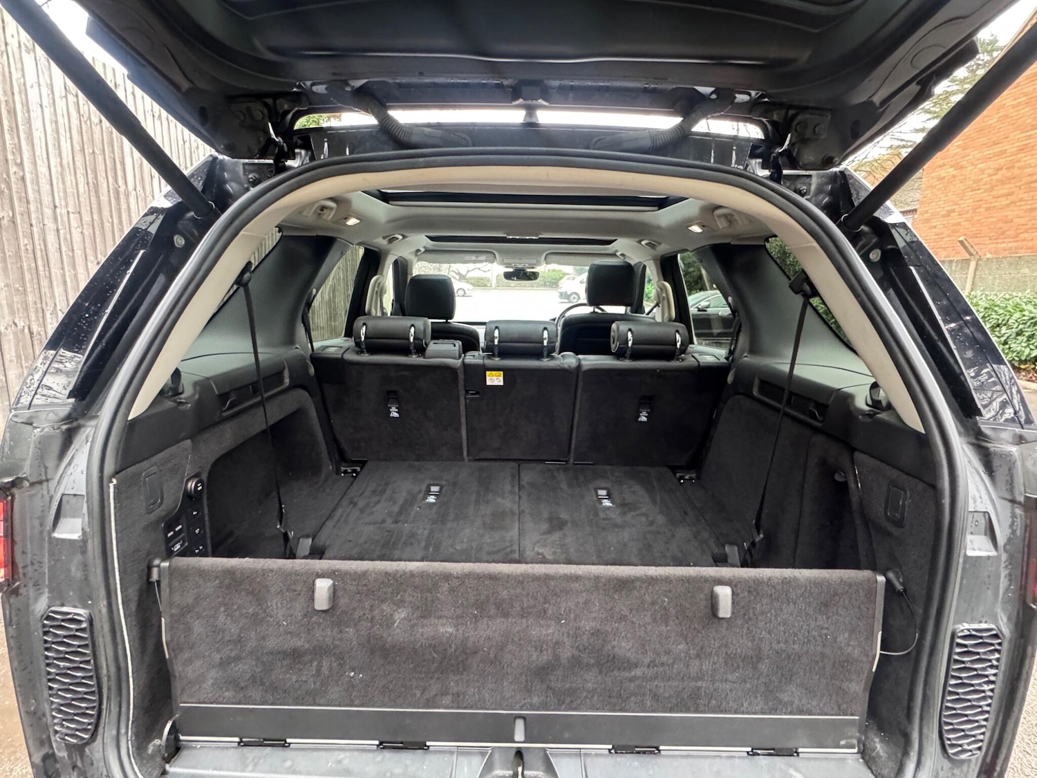 Used Land Rover Discovery 2017 for sale - 76743071: Photo 31