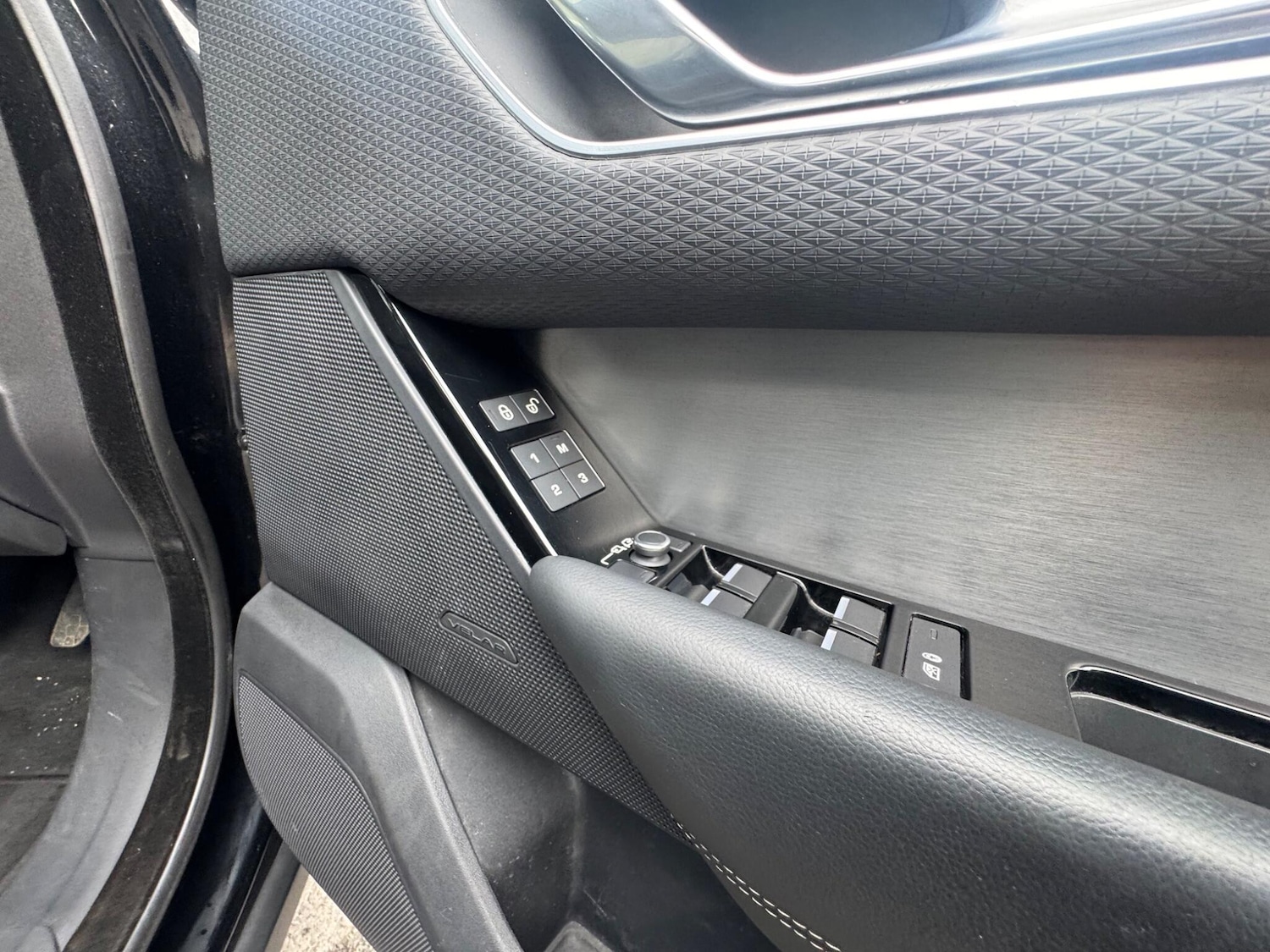 Used Land Rover Range Rover Velar 2017 for sale - 77597796: Photo 16