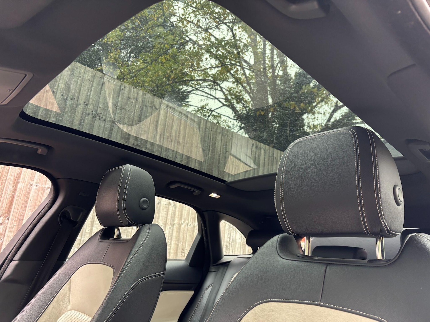 Used Jaguar F-Pace 2017 for sale - 76381083: Photo 10