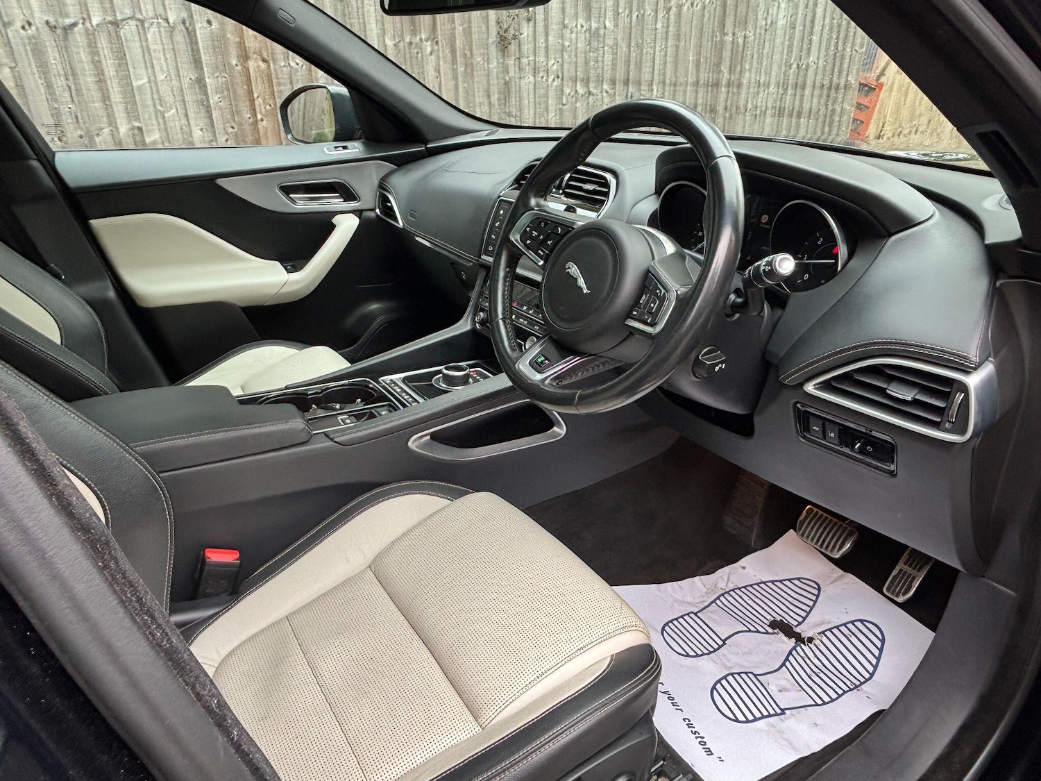 Used Jaguar F-Pace 2017 for sale - 76381083: Photo 11