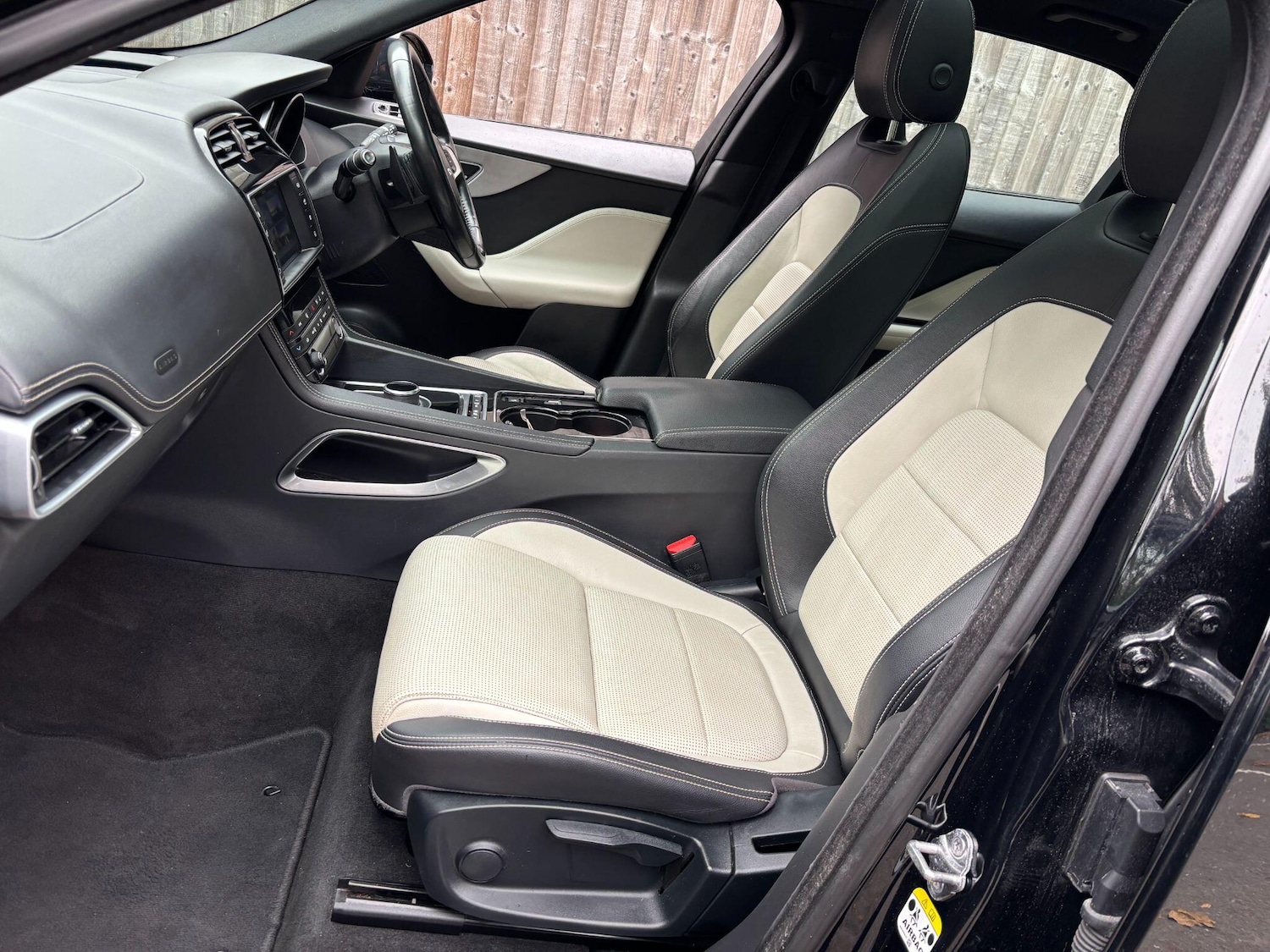 Used Jaguar F-Pace 2017 for sale - 76381083: Photo 13