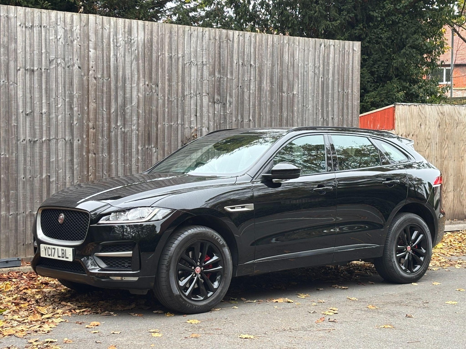 Used Jaguar F-Pace 2017 for sale - 76381083: Photo 2