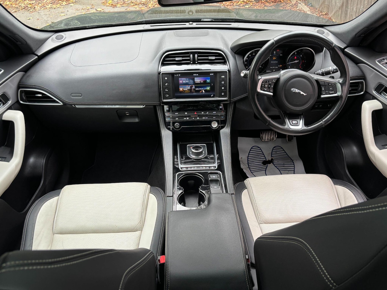 Used Jaguar F-Pace 2017 for sale - 76381083: Photo 9