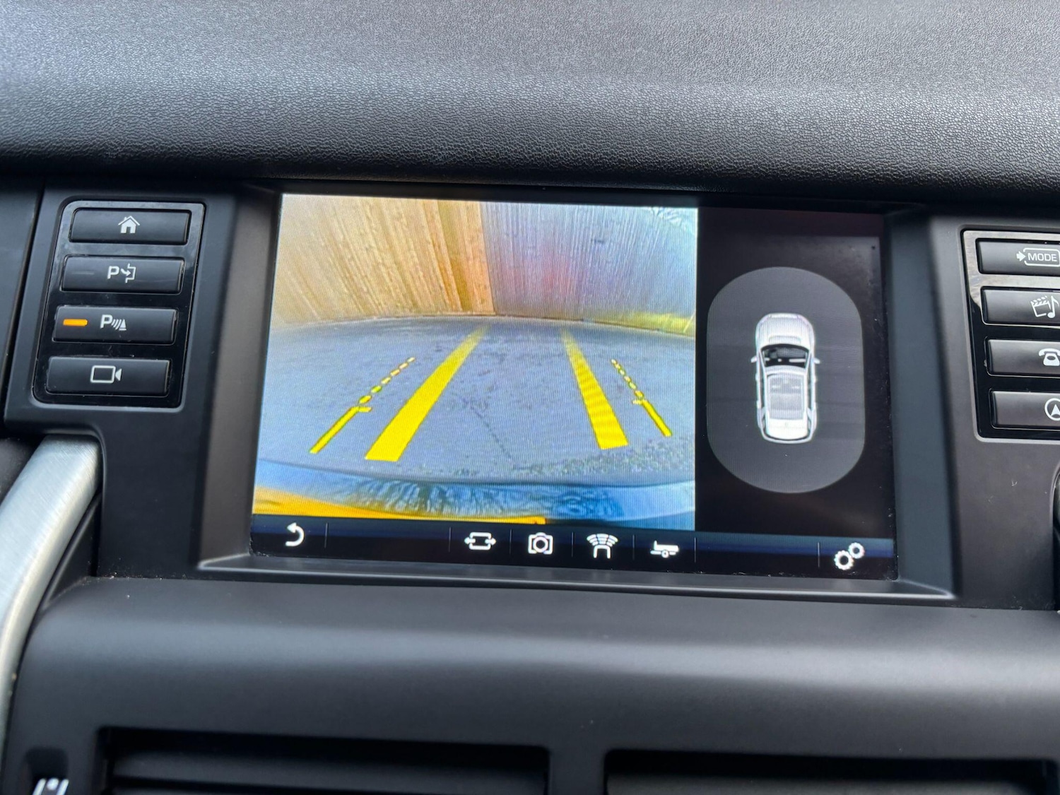 Used Land Rover Discovery Sport 2016 for sale - 77331883: Photo 12