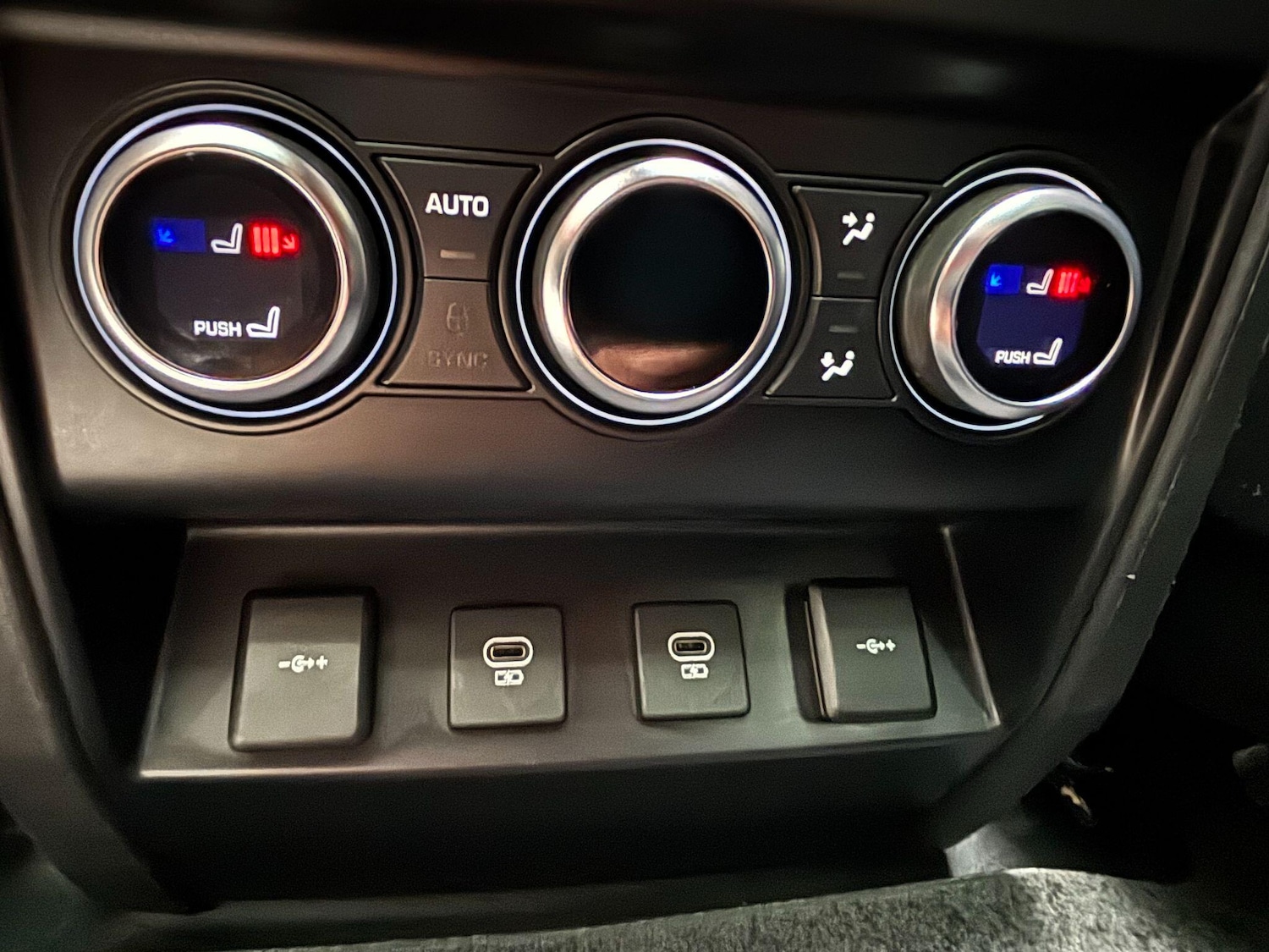 Used Land Rover Defender 90 2021 for sale - 76667475: Photo 17