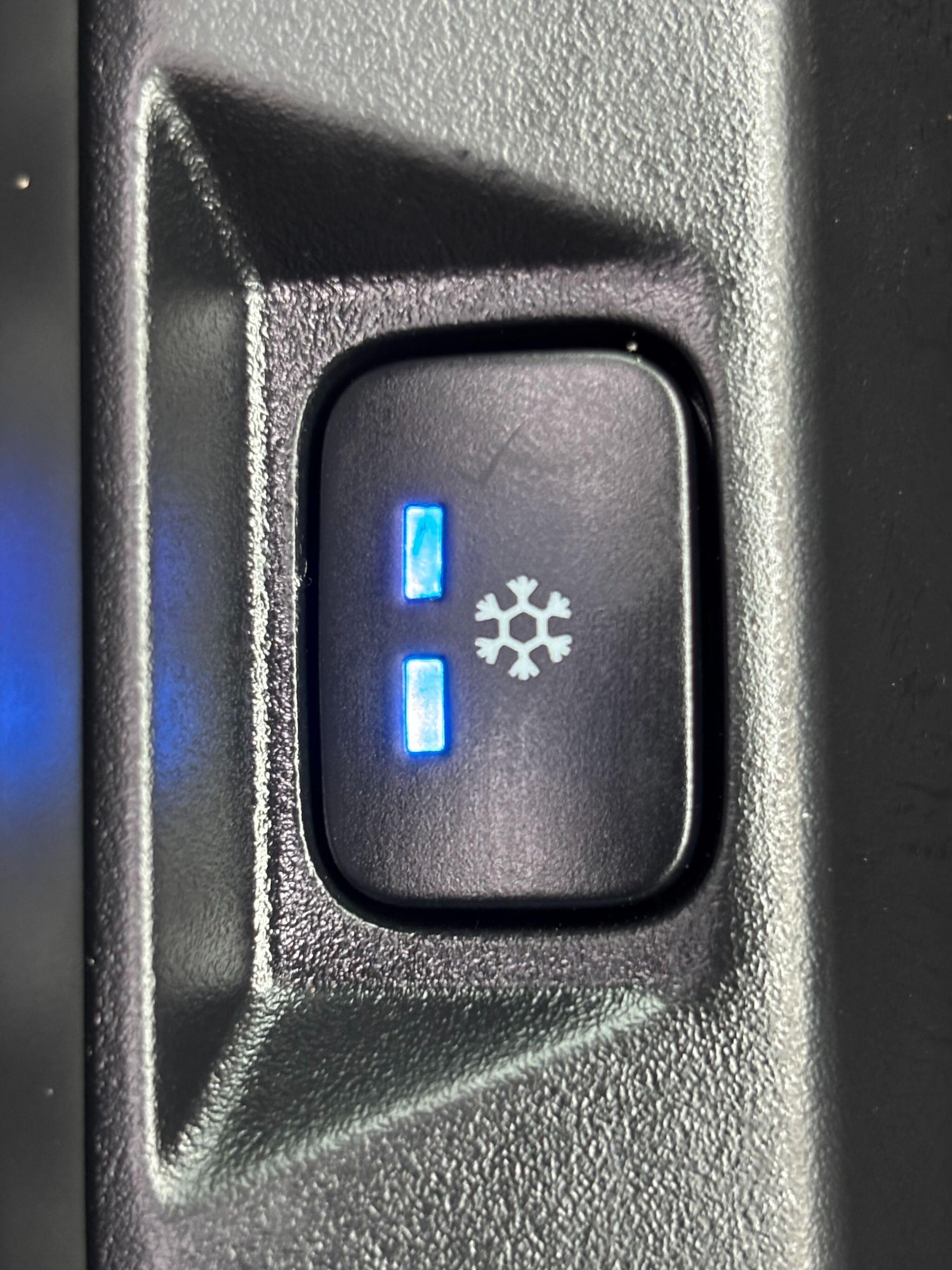 Used Land Rover Defender 90 2021 for sale - 76667475: Photo 21