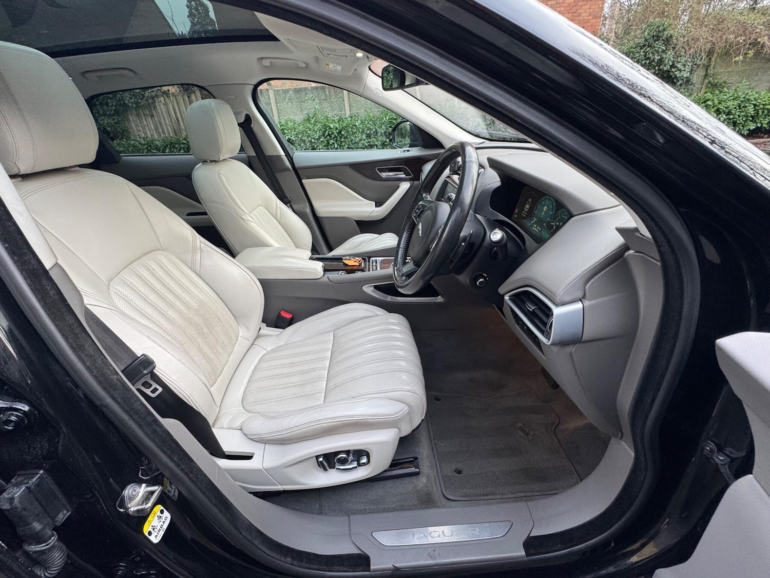 Used Jaguar F-Pace for sale - 77215307: Photo 11