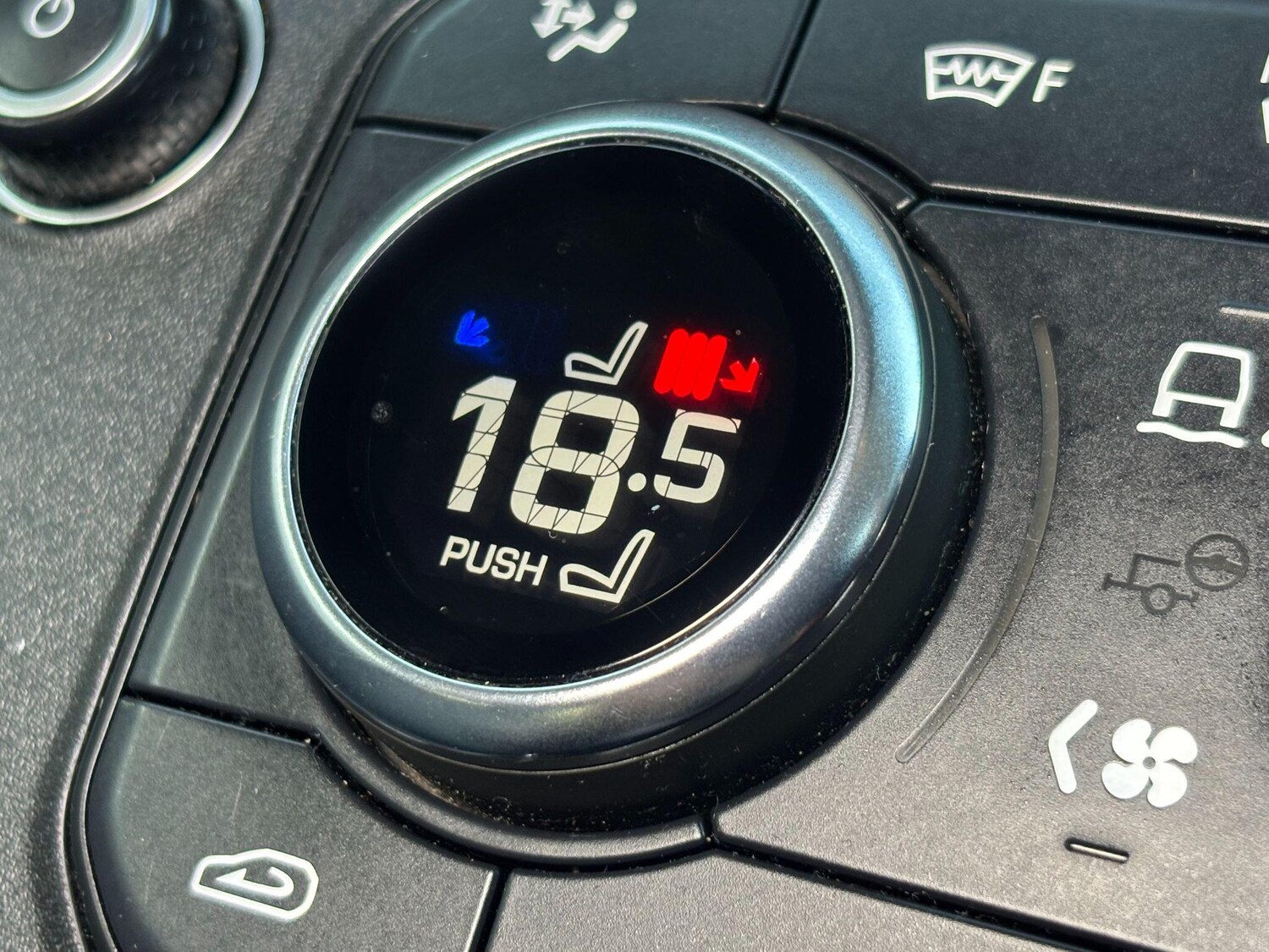 Used Land Rover Defender 110 for sale - 77670353: Photo 29