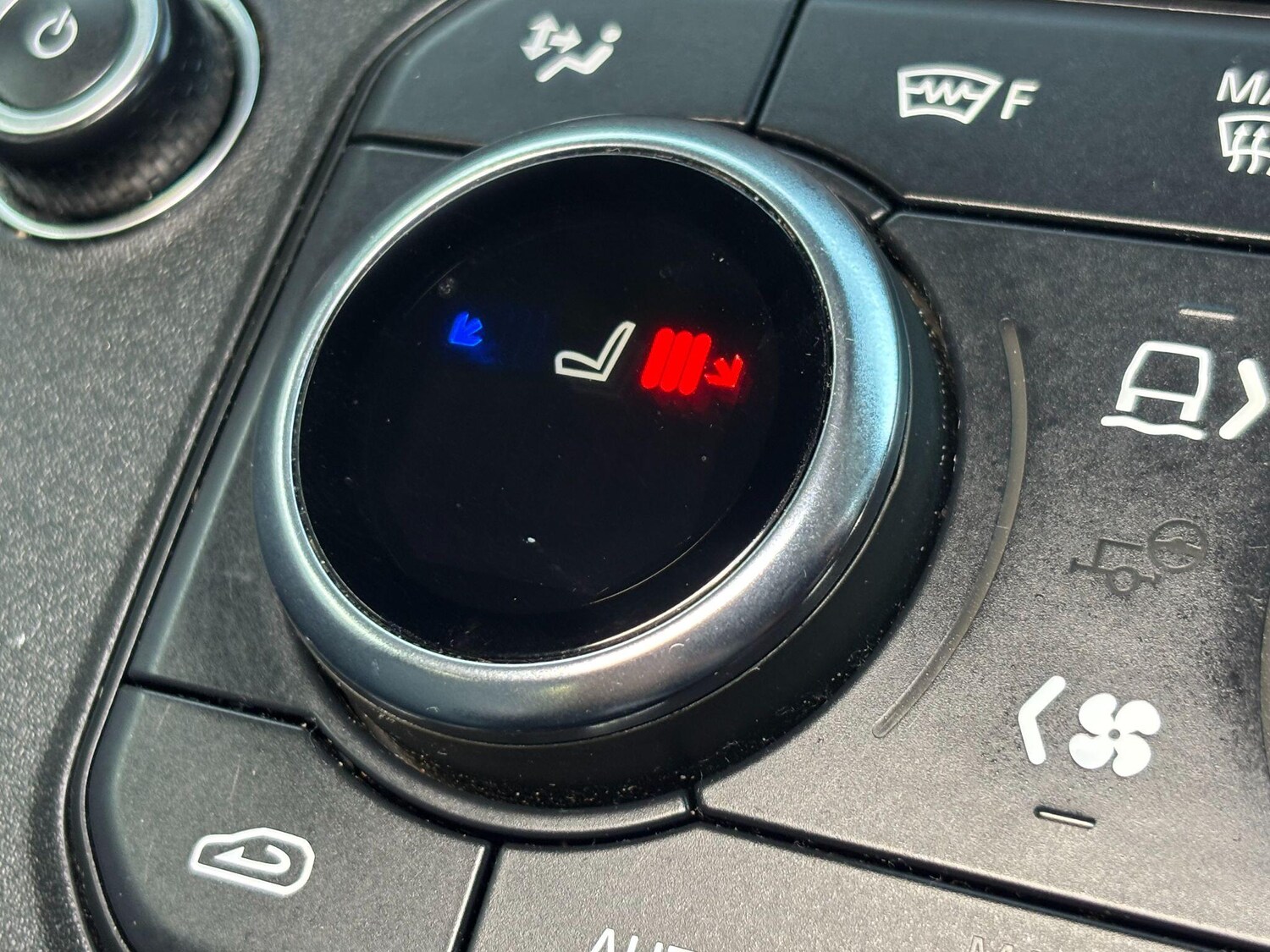 Used Land Rover Defender 110 for sale - 77670353: Photo 30