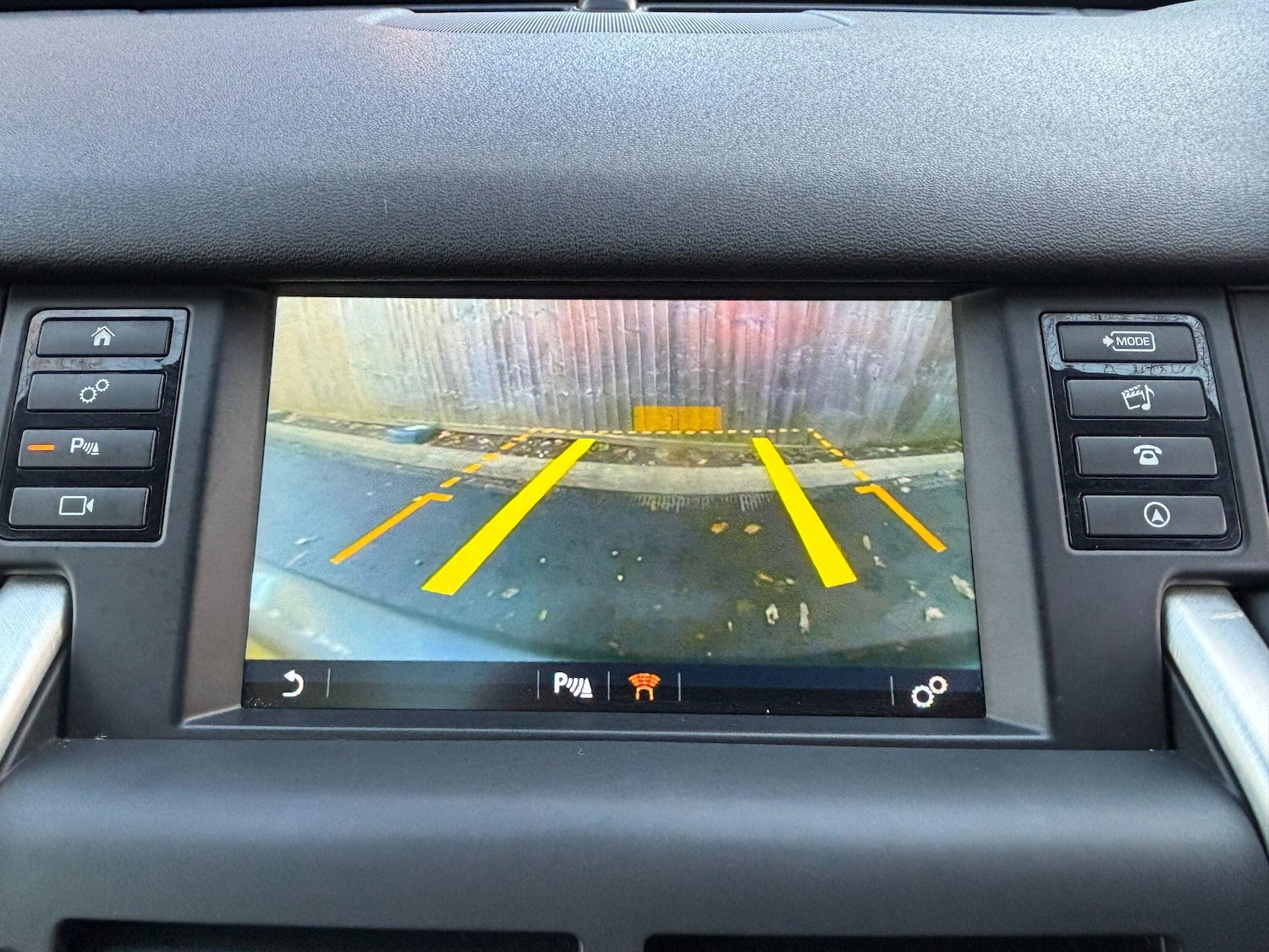 Used Land Rover Discovery Sport 2016 for sale - 76926739: Photo 15