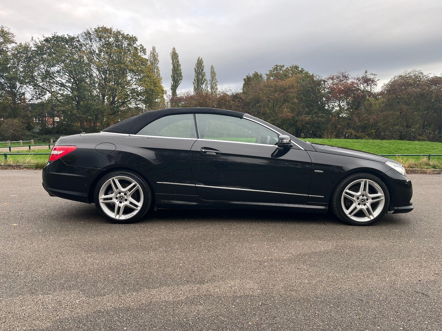 Used Mercedes-Benz E Class 2011 for sale - 76338682: Photo 2
