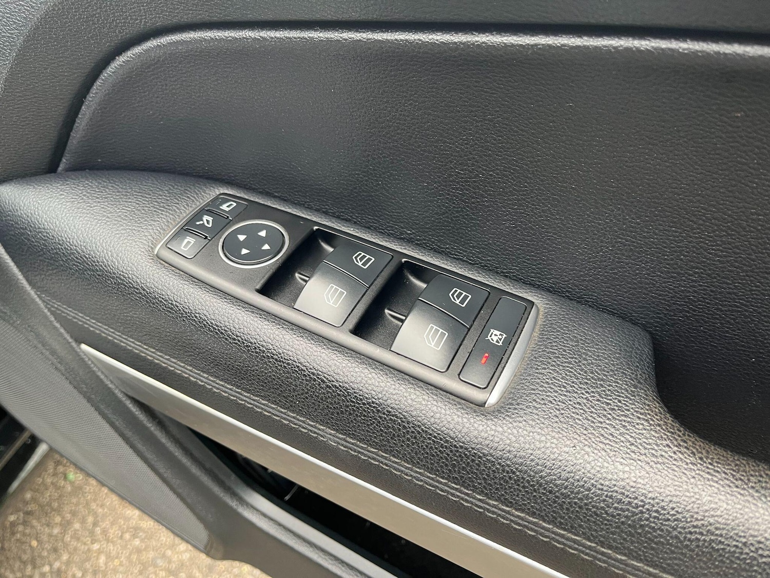 Used Mercedes-Benz E Class 2011 for sale - 76338682: Photo 24