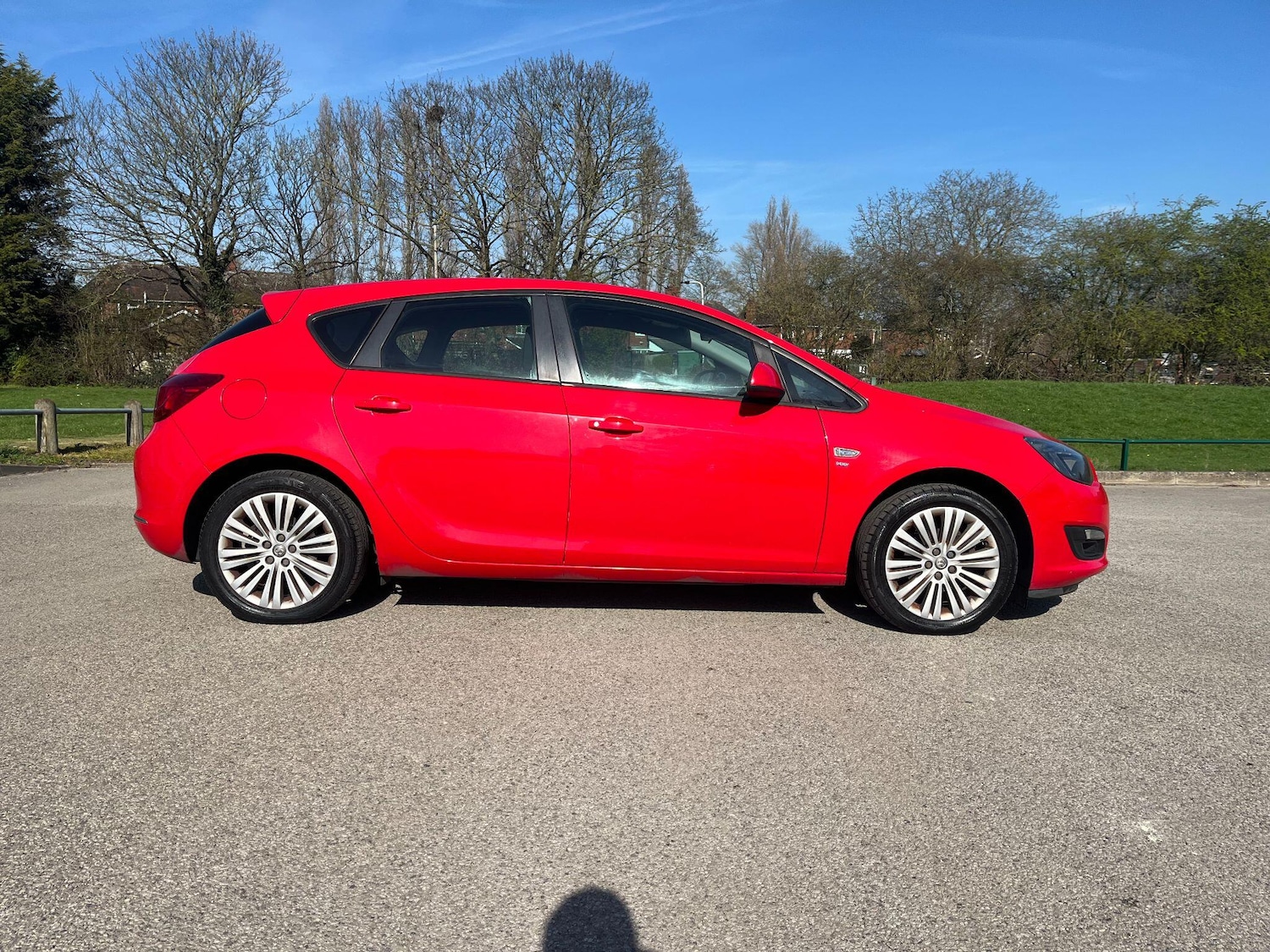 Used Vauxhall Astra 2013 for sale - 77942293: Photo 2