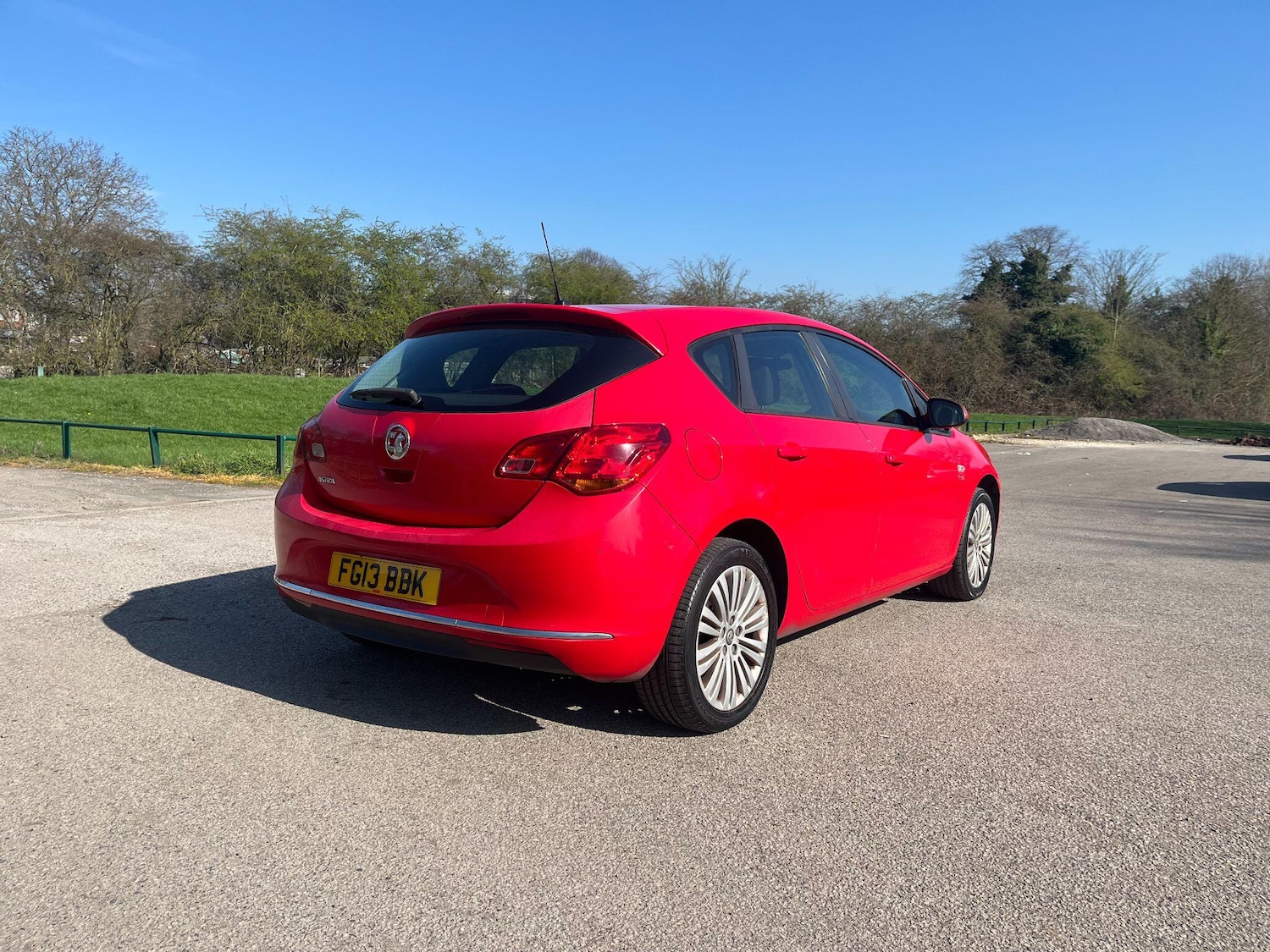 Used Vauxhall Astra 2013 for sale - 77942293: Photo 3
