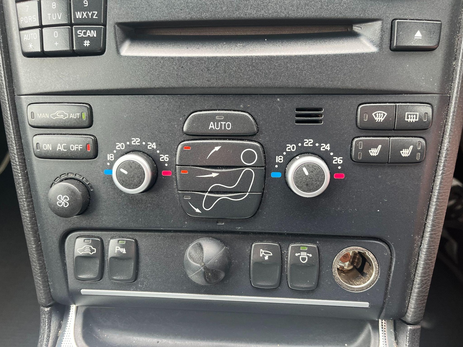 Used Volvo XC90 2011 for sale - 78179057: Photo 24