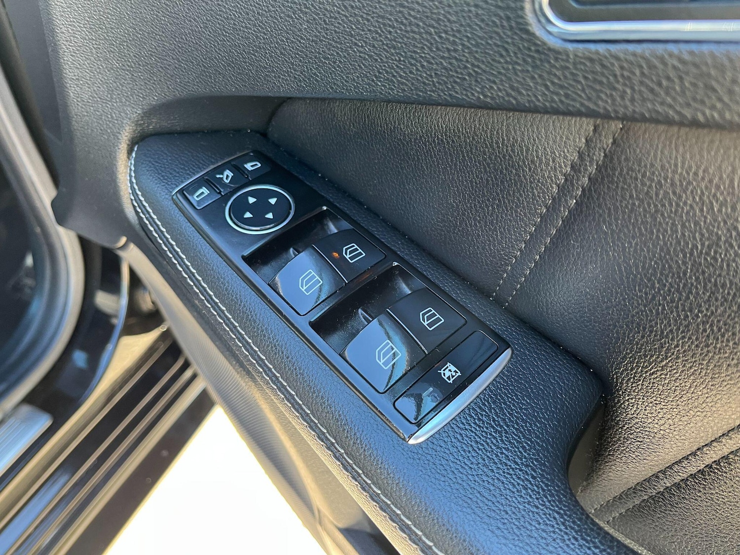 Used Mercedes-Benz E Class 2011 for sale - 78036951: Photo 21