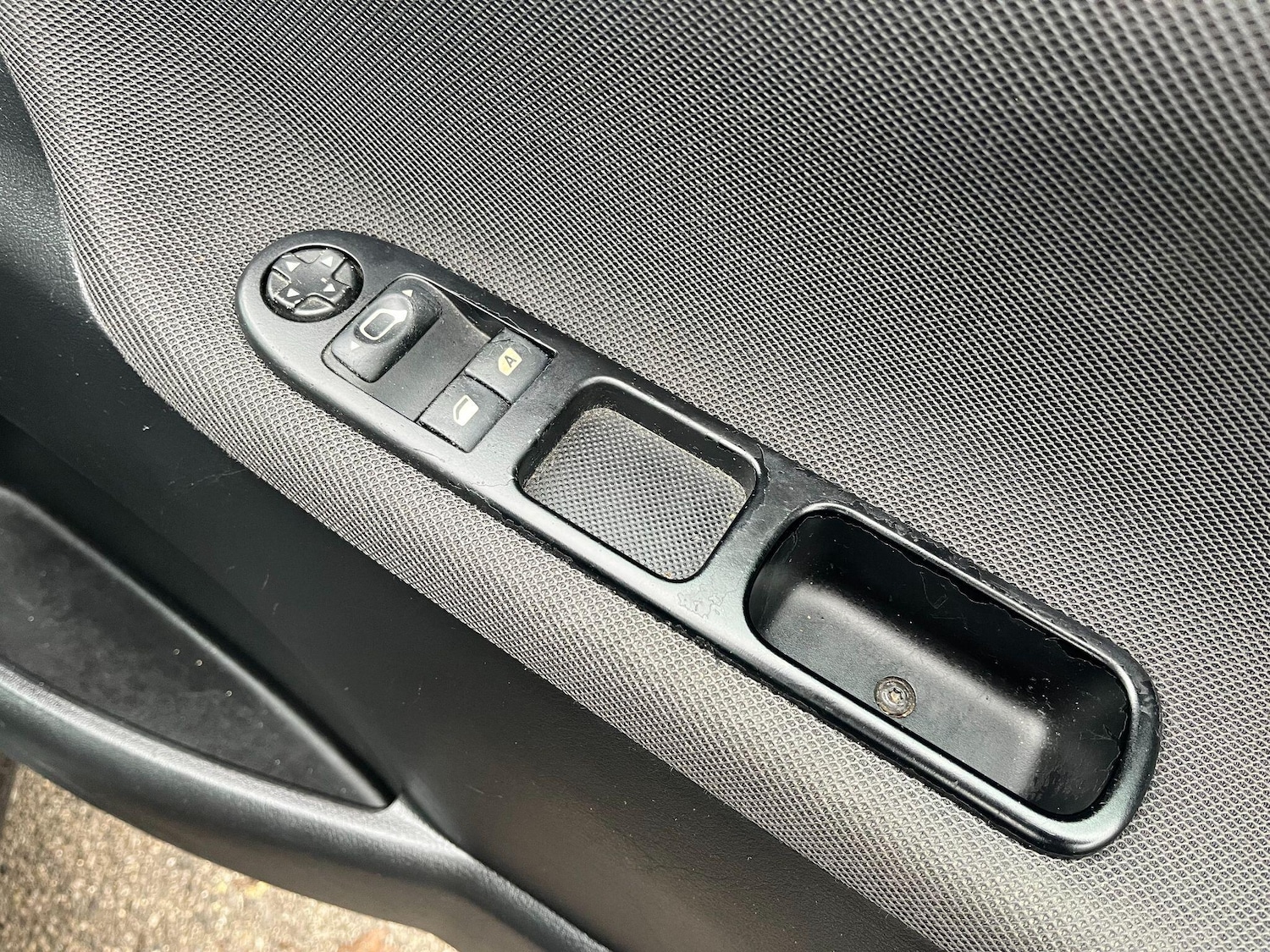 Used Peugeot 207 CC 2011 for sale - 76563573: Photo 15