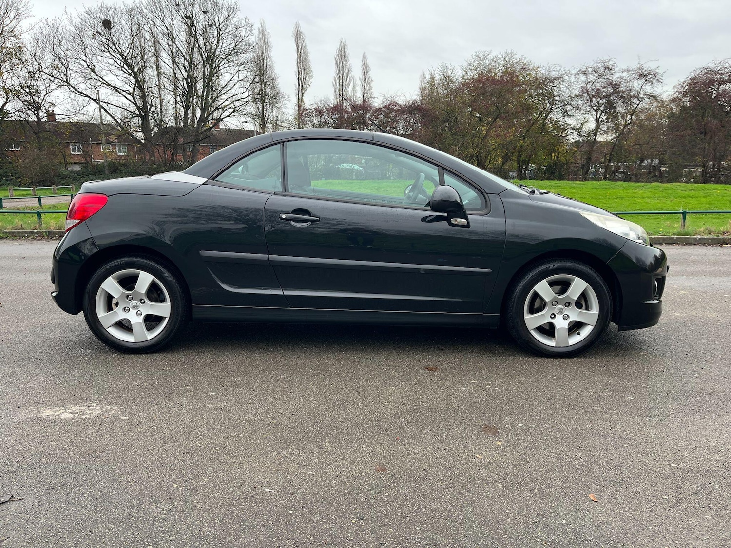 Used Peugeot 207 CC 2011 for sale - 76563573: Photo 2