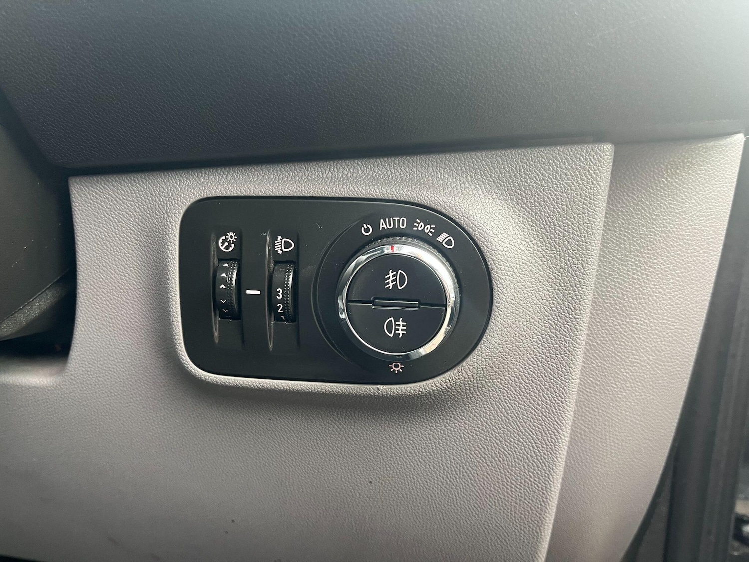 Used Vauxhall Corsa 2015 for sale - 76487352: Photo 15