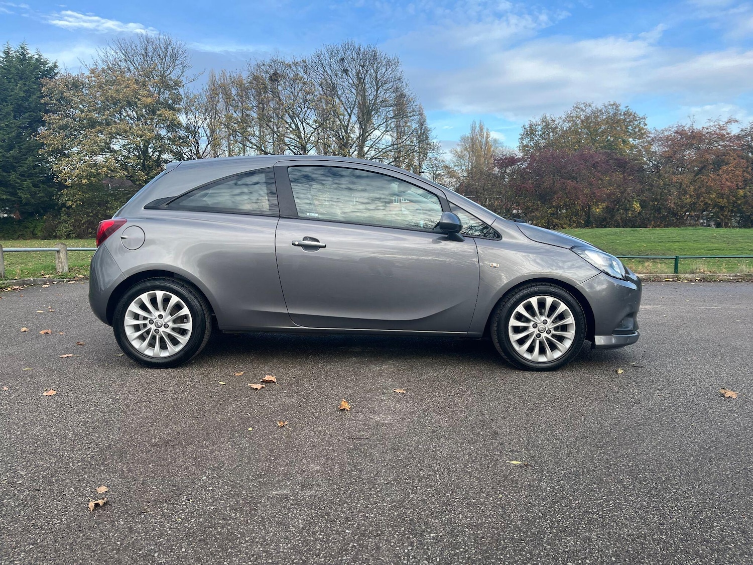 Used Vauxhall Corsa 2015 for sale - 76487352: Photo 2