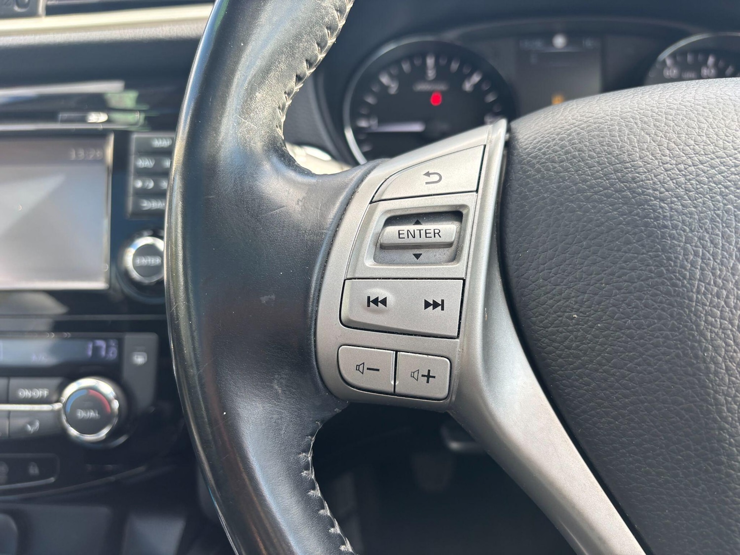 Used Nissan Qashqai 2015 for sale - 76044237: Photo 25