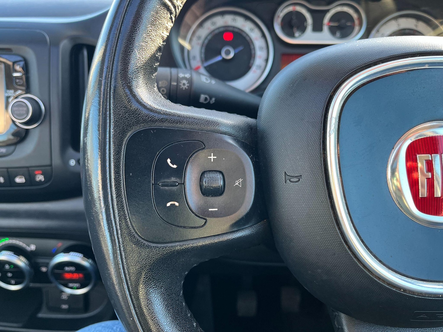 Used Fiat 500L 2013 for sale - 76574960: Photo 23