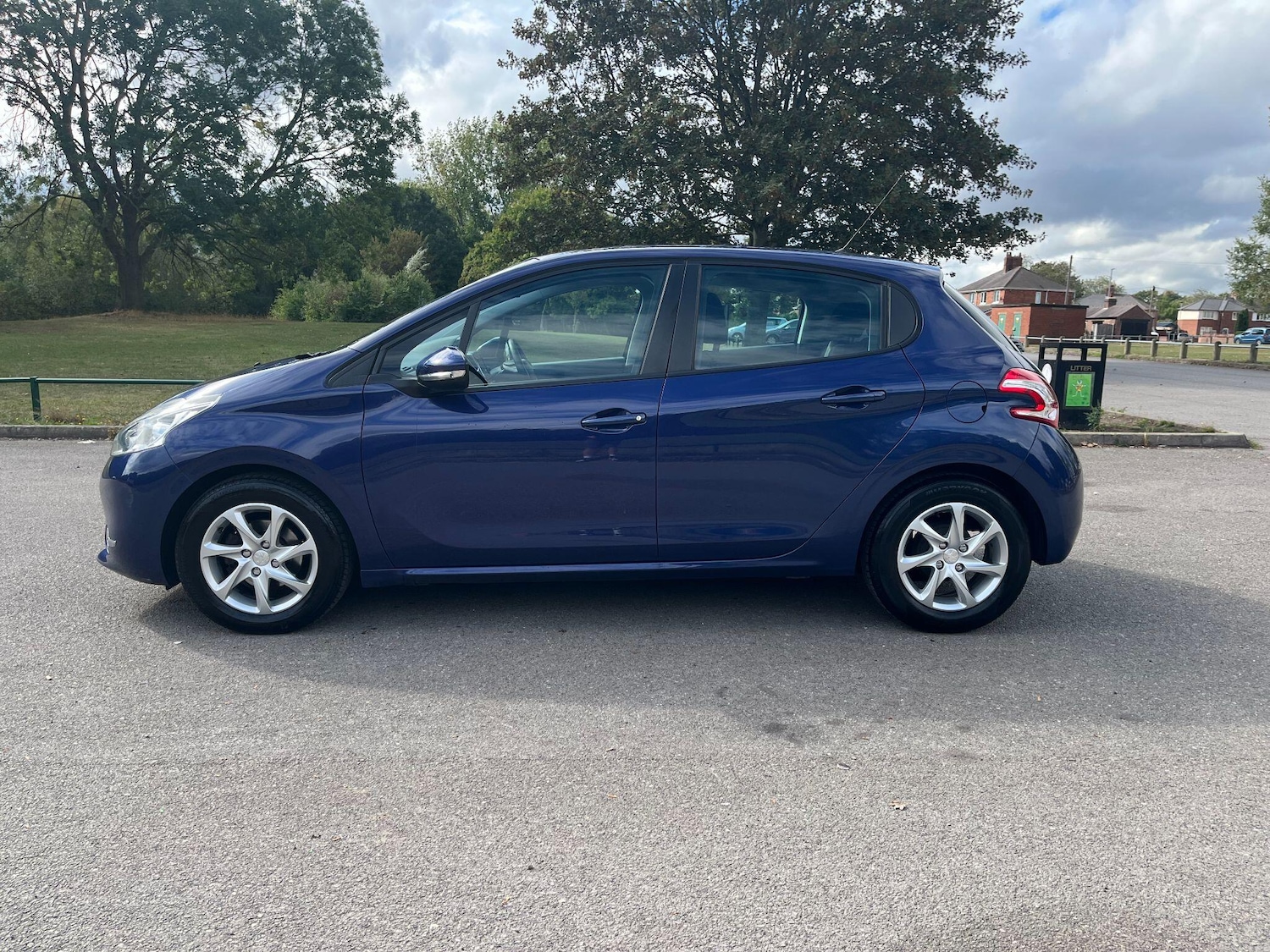 Used Peugeot 208 2013 for sale - 76474831: Photo 6