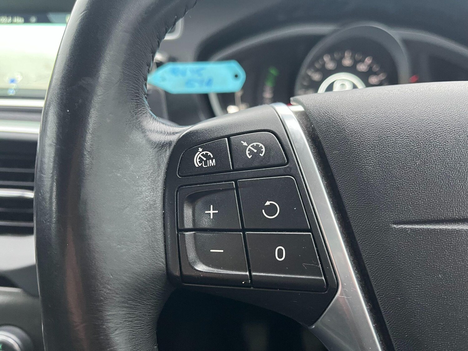 Used Volvo V40 2015 for sale - 77526272: Photo 24