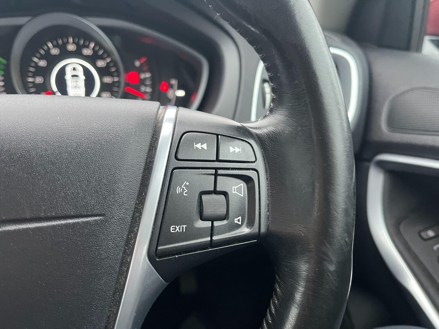 Used Volvo V40 2015 for sale - 77526272: Photo 25