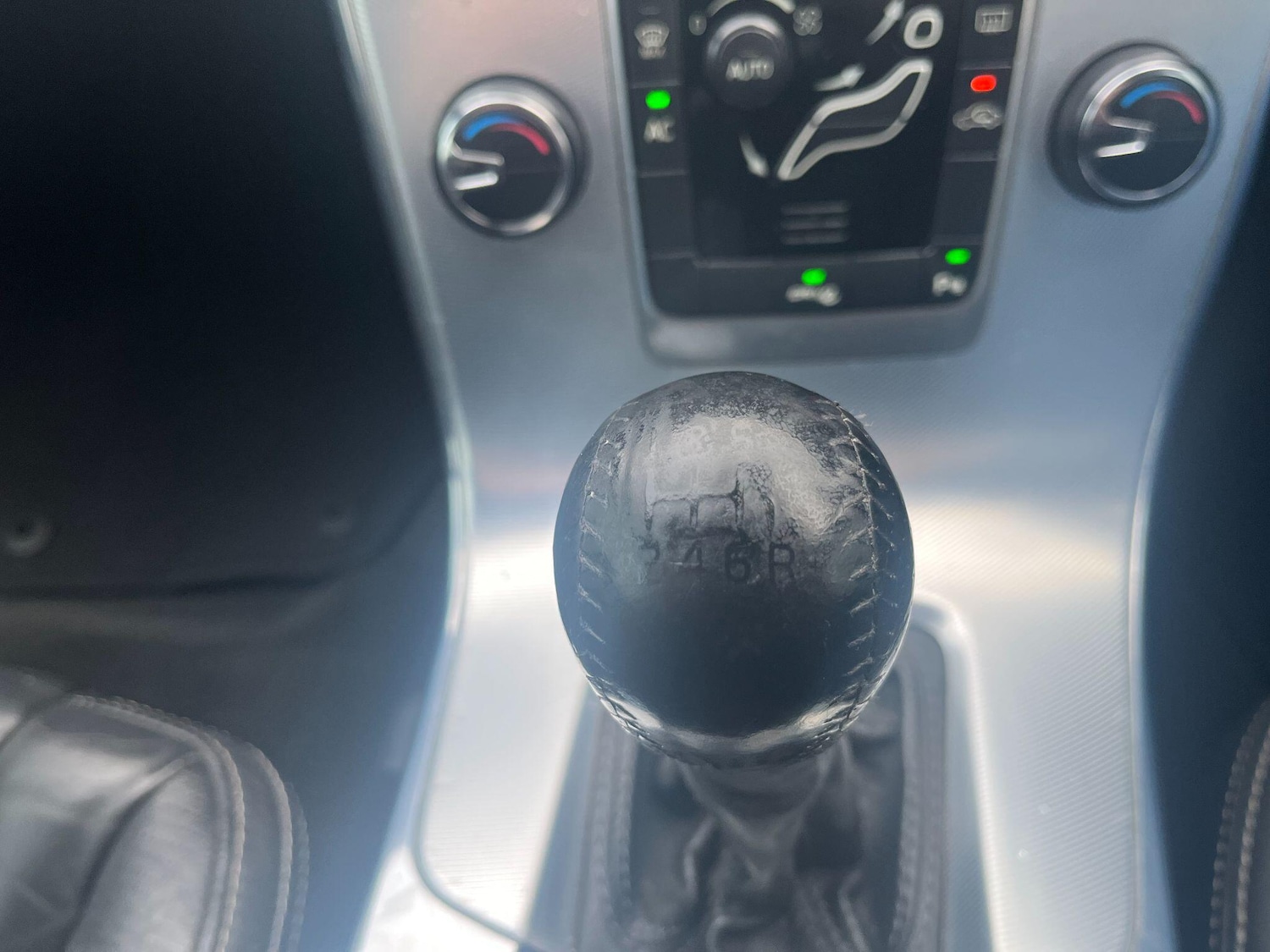 Used Volvo V60 2012 for sale - 76826850: Photo 25