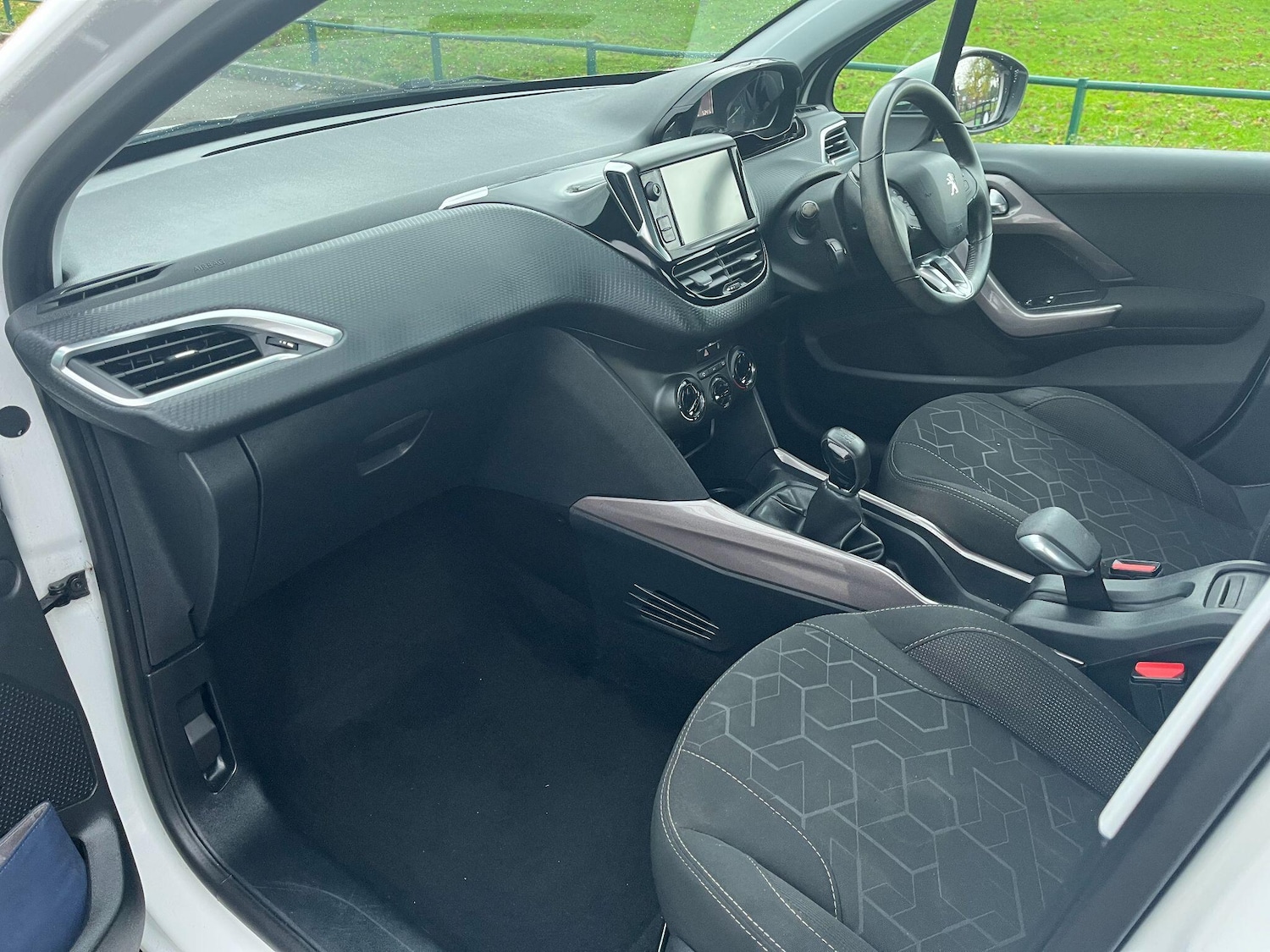 Used Peugeot 2008 2016 for sale - 76563613: Photo 14