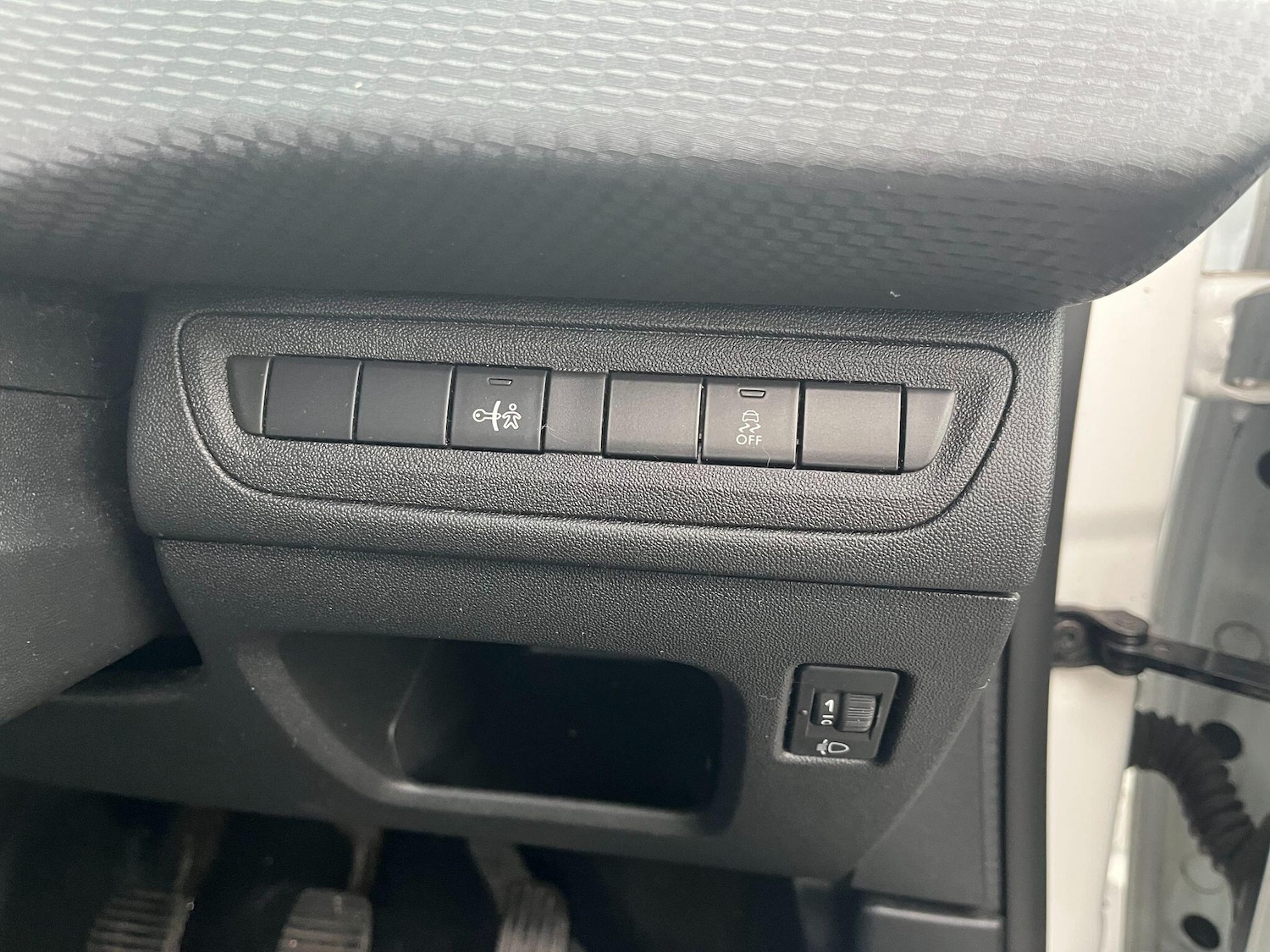 Used Peugeot 2008 2016 for sale - 76563613: Photo 17