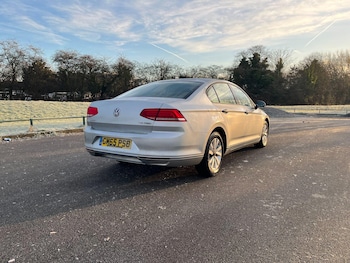 Used Volkswagen Passat 2015 for sale - 77218906: Photo