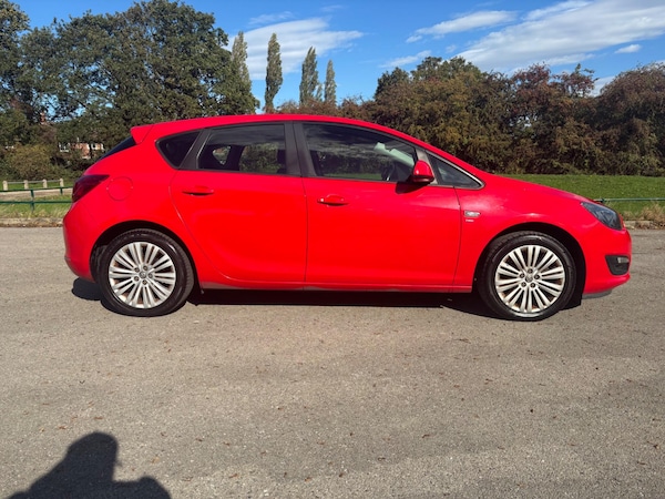 Used Vauxhall Astra 2013 for sale - 76190882: Photo 2