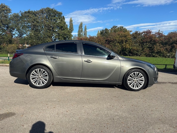 Used Vauxhall Insignia 2017 for sale - 76190892: Photo 2